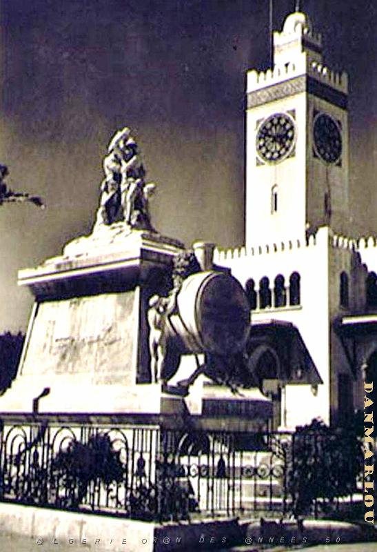 Oran- Gare- Monument aux morts- 05.jpg